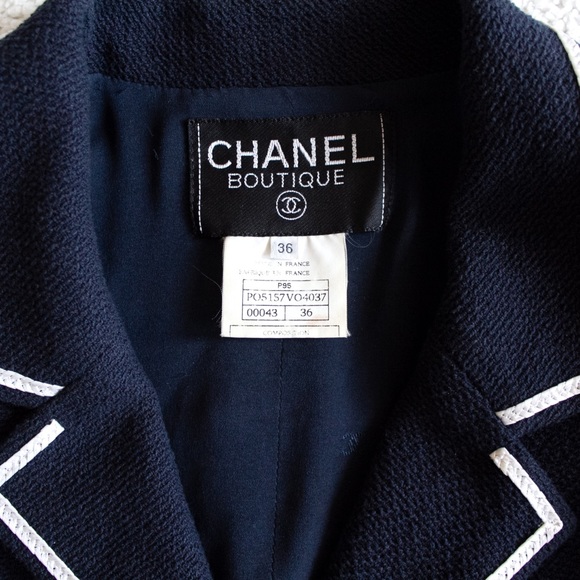 Iconic Chanel Vintage Spring 1995 Cropped Jacket - Picture 10 of 15